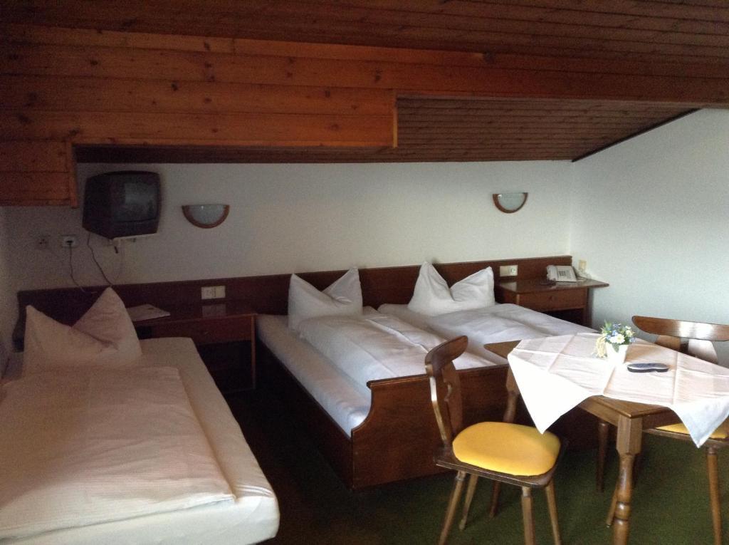 Hotel St. Hubertushof Zell am See Oda fotoğraf